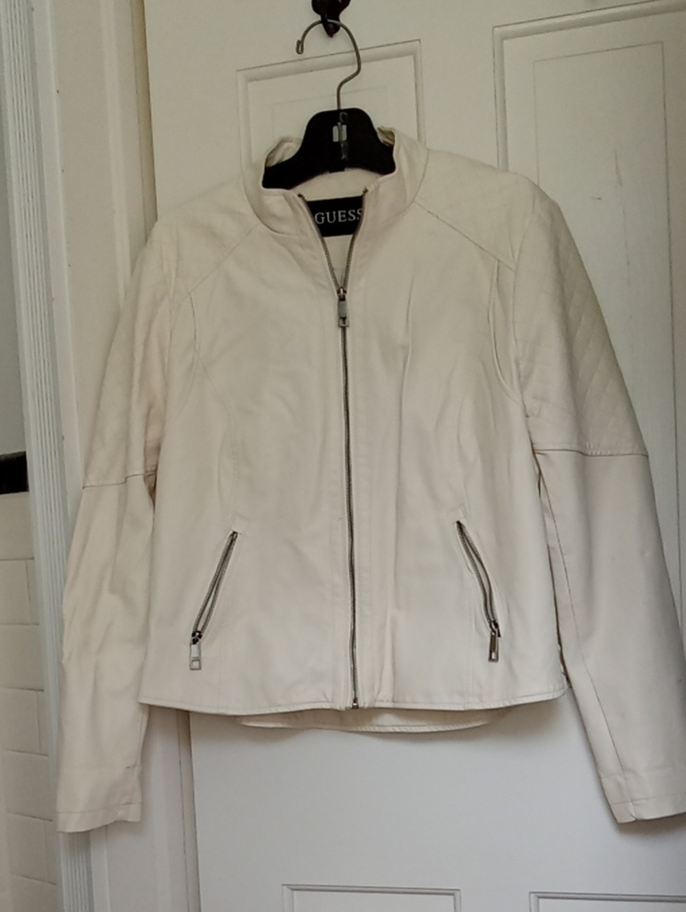 GUESS White Faux Leather Moto Jacket Quilted Shoulder Size XL